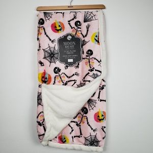 Halloween Throw Blanket Skeleton Pumpkin Spider Web Plush Sherpa Pink Soft Cozy